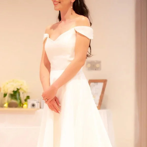 Leanne Marshall 'Eliza' - Picture 4 of 12